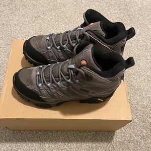 Brand new never worn merrel boots…
